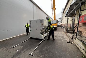 Работа такелажников ООО "ТТК "Дрогаль" в стесненных условиях